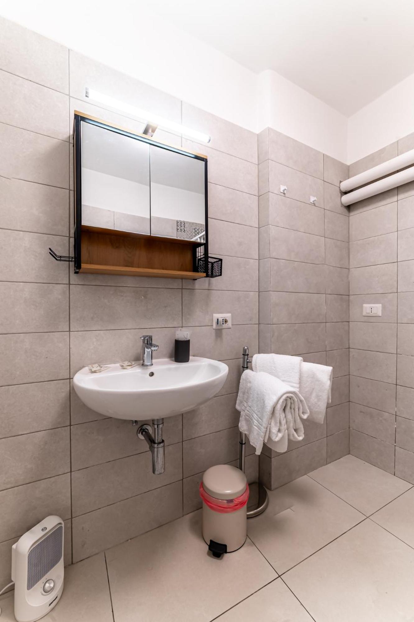 Luca Flat - Tiburtina Train Station & Wi-fi Appartement *
